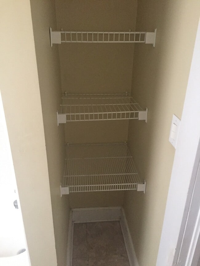 Building Photo - 308 Clinton St SE