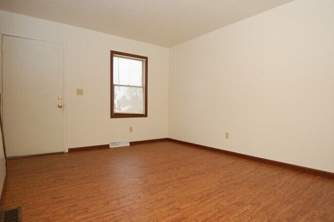 Building Photo - 521-A S Silverwood Lane