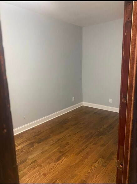 Building Photo - 5927 S Maplewood Ave