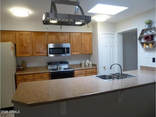 Building Photo - 946 E Loma Vista Dr