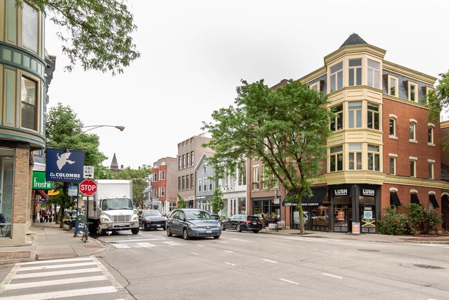 Building Photo - 957 W Armitage Ave
