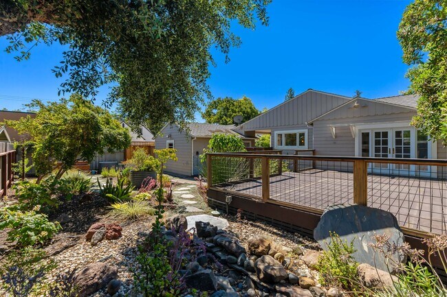 Building Photo - Downtown Napa 3 bed 2 bath single level home