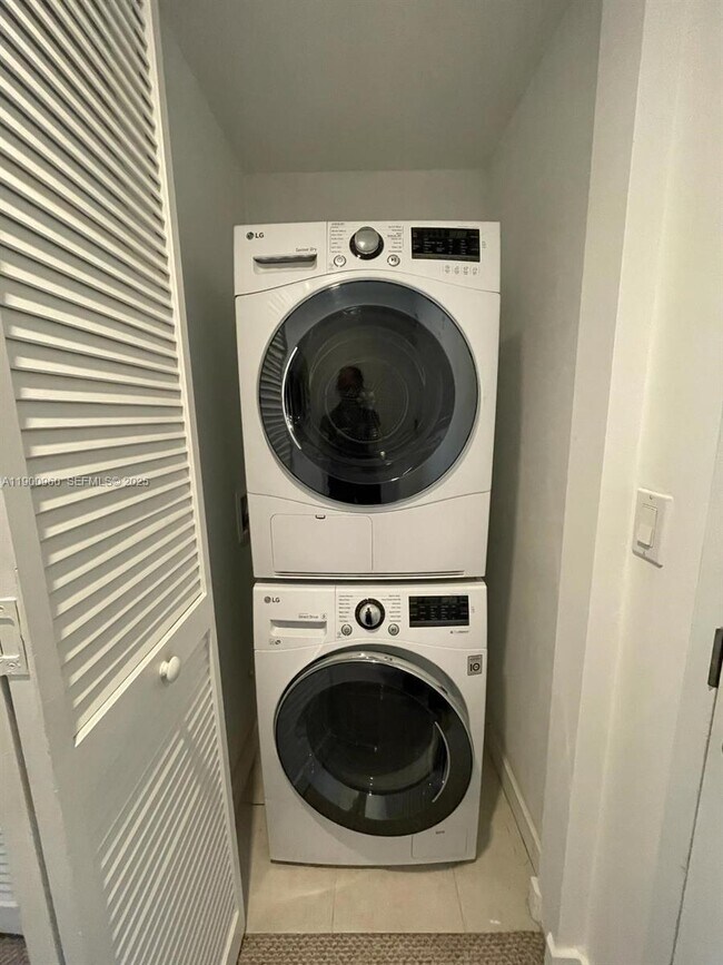 Building Photo - 31 SE 6th St