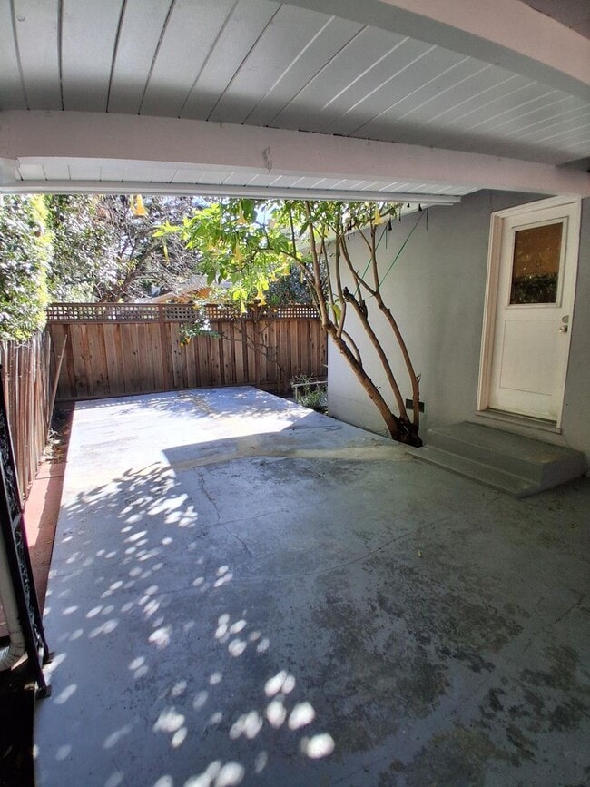 Building Photo - 1044-1048 Marcussen Drive