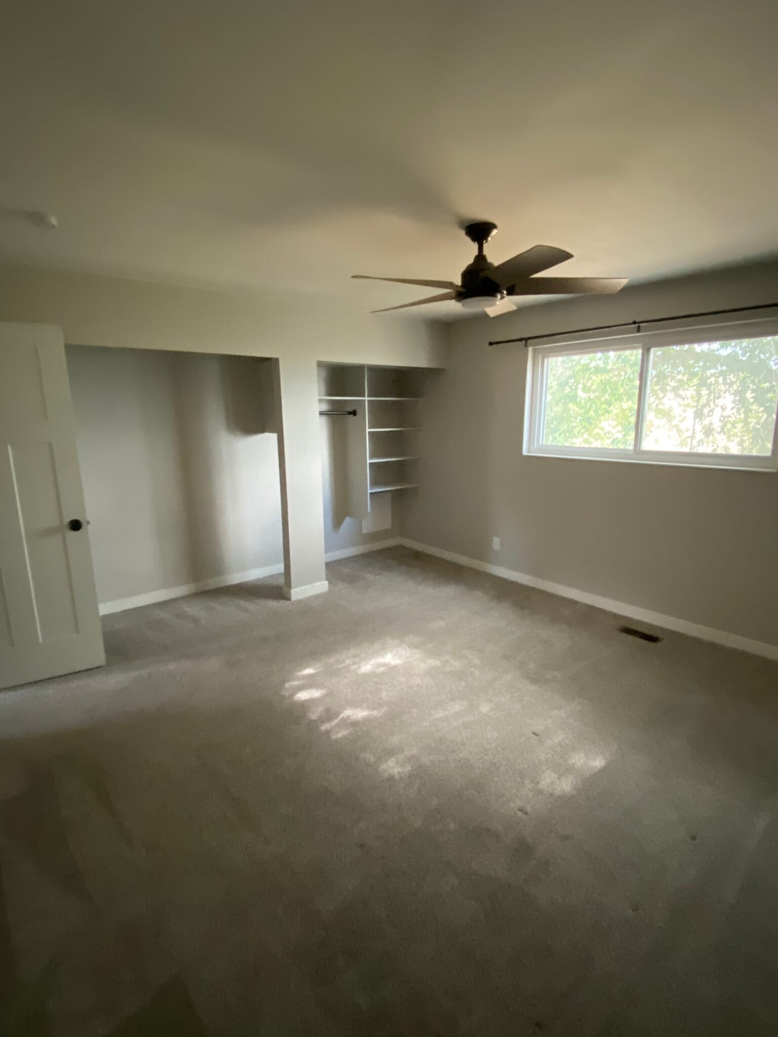 Building Photo - 640 S Sunset Dr