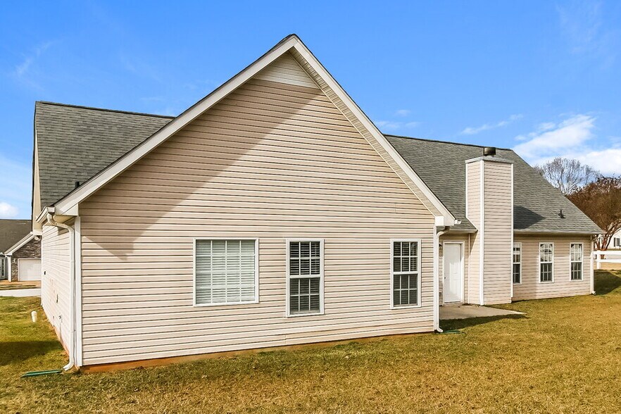 Building Photo - 100 Princeton Ct