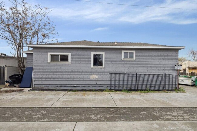 Building Photo - 776 S Second St