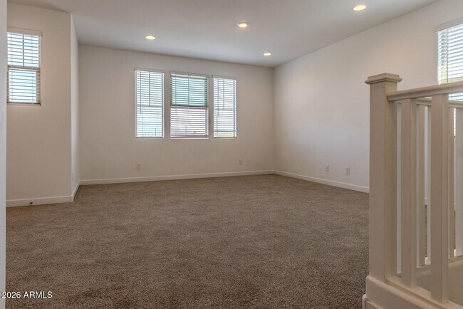 Building Photo - 9115 W Glenrosa Ave