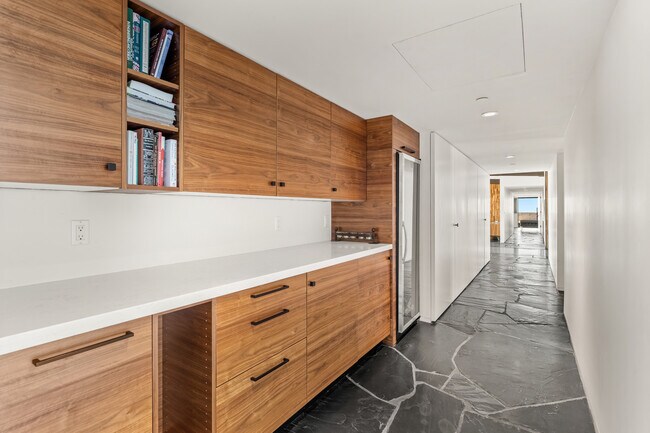 Building Photo - 4925 E Red Rock Dr