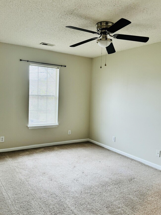 Building Photo - 2932 Mulberry Ln