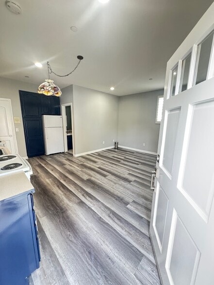 Building Photo - 518 S Helberta Ave