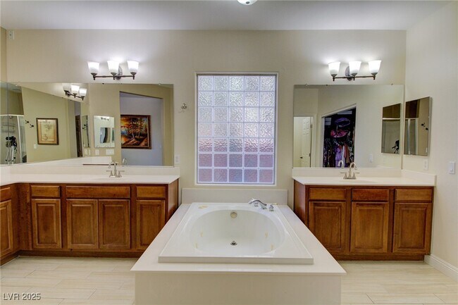 Building Photo - 8925 Monte Oro Dr