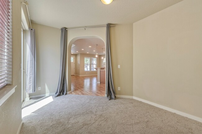 Building Photo - Executive style home