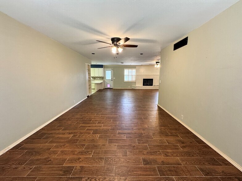 Building Photo - 2110 Westbrook Ave