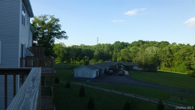 Building Photo - 48 Berry Ln
