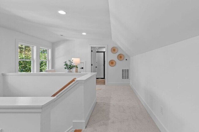 Building Photo - 5061 Lundy Dr