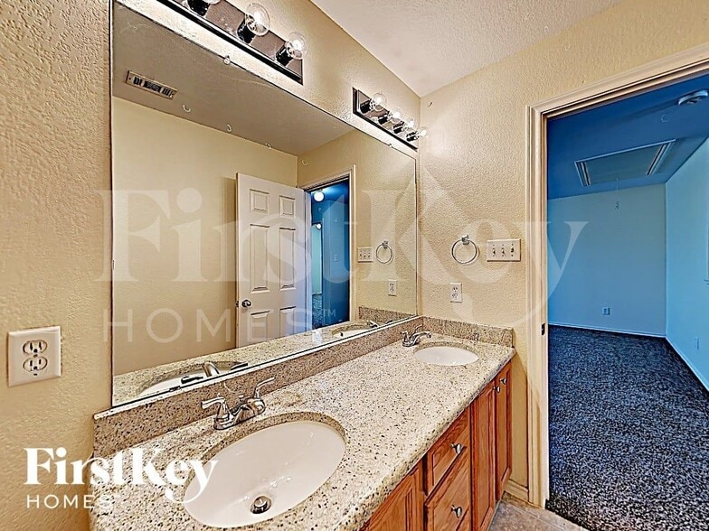 Building Photo - 5108 Parkplace Dr