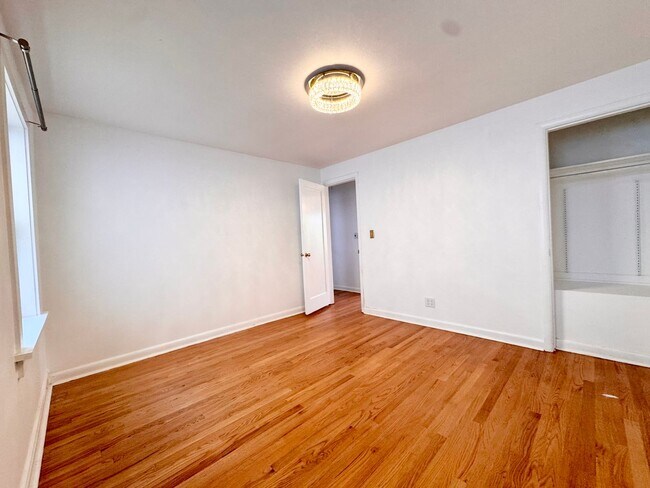 Building Photo - Phinney Ridge Home