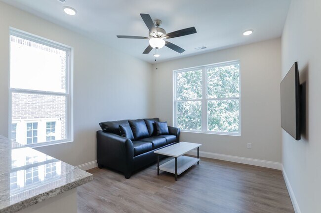 Building Photo - Lofts on State