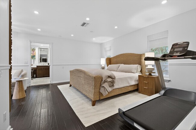 Building Photo - 302 NW 16th St