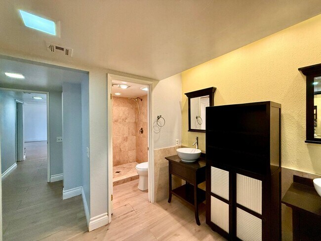 Building Photo - Riviera Gardens - LONG TERM - Unfurnished 2BR
