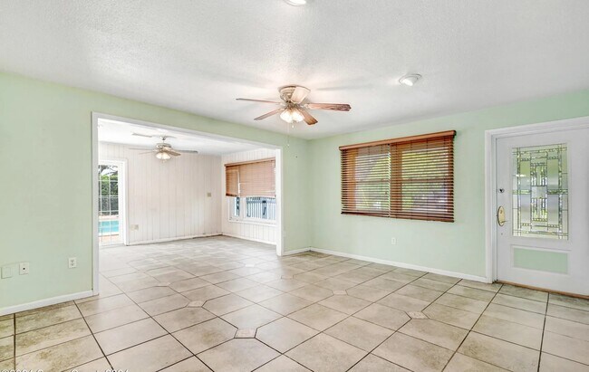 Building Photo - 4189 Hammock Dr