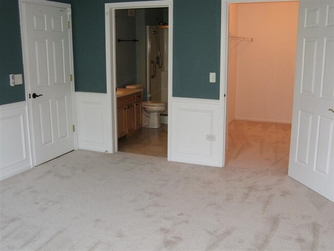 Building Photo - 24019 Walnut Cir