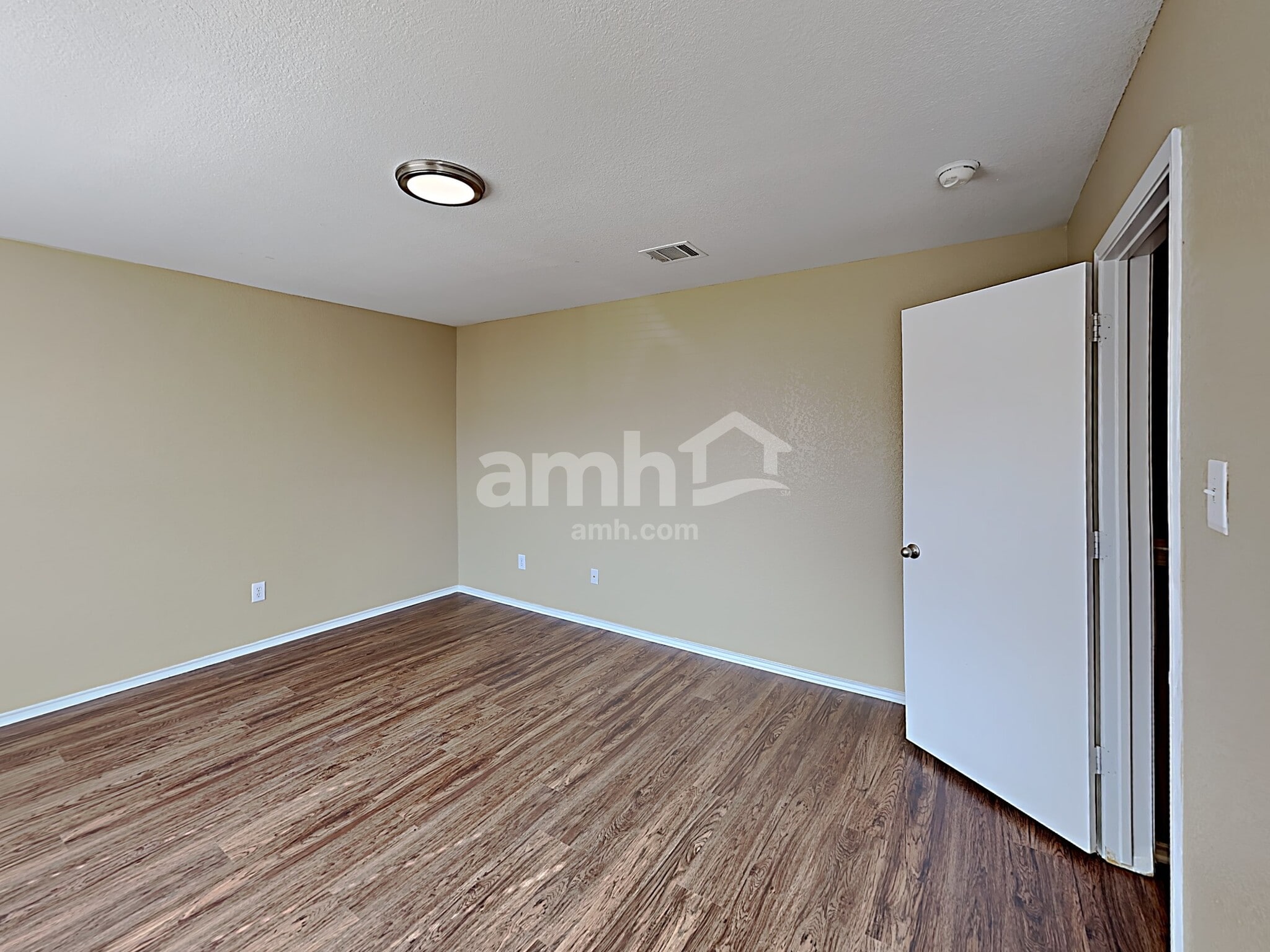 Building Photo - 8505 Hawkview Dr