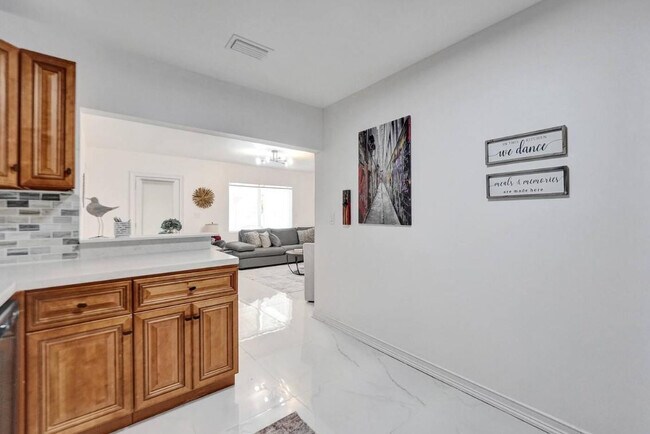 Building Photo - 2001 Washington St