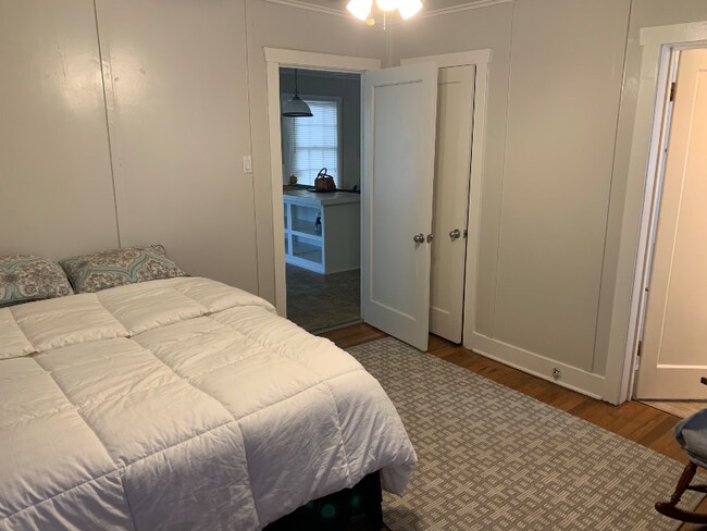 Building Photo - 614 W Lee Ave