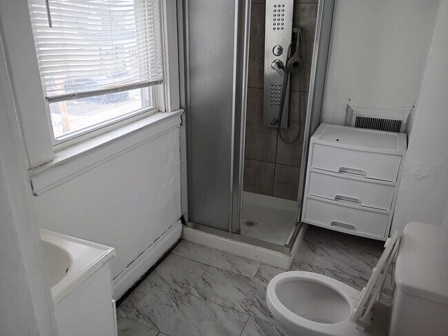 Building Photo - 4618 Sullivan Ave