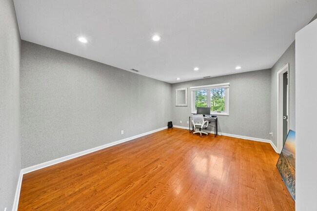 Building Photo - 172 Truman Dr