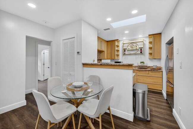 Building Photo - 1317 NE 1st Ave.