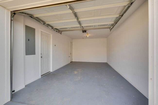 Building Photo - Gorgeous 3 br/2.5 bath Condo in Abingdon VA