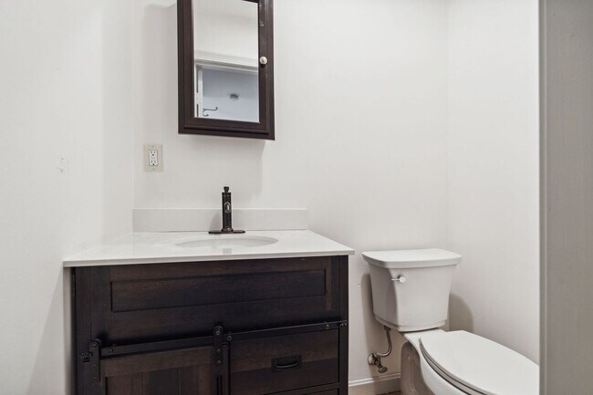 Building Photo - 17 Hillside Rd