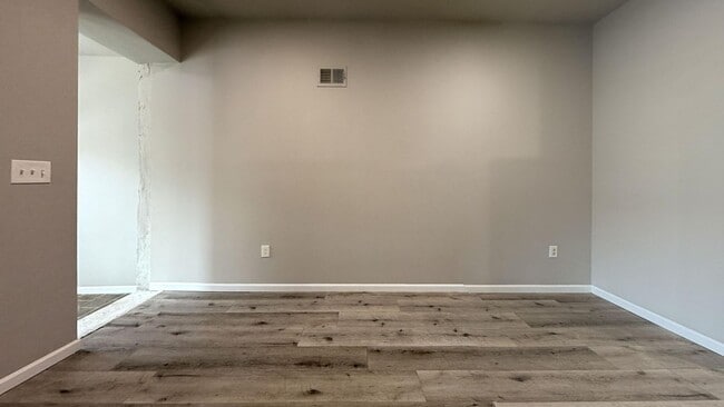 Building Photo - Stunning 3-Bed with Exposed Brick in 19143