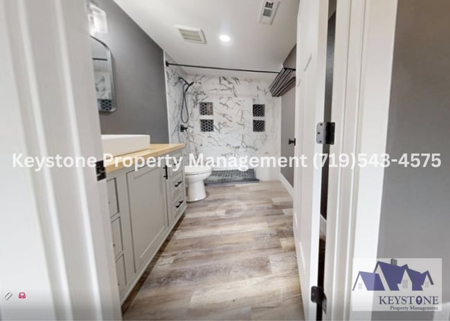 Building Photo - Stunning Rancher on the St Charles Mesa! 2...