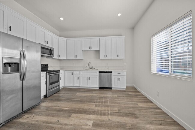 Primary Photo - 6208 Pembroke Dr