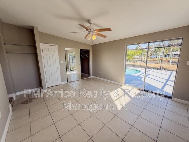 Building Photo - 818 Bayview Dr