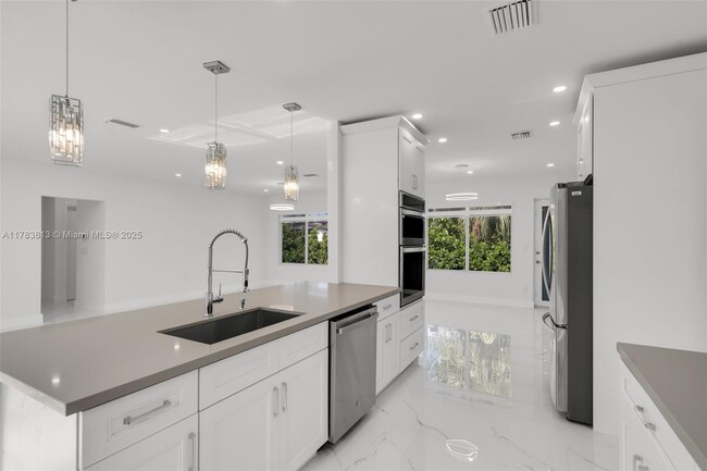 Building Photo - 7420 Beach View Dr