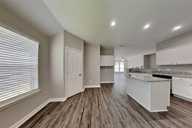 Building Photo - 7010 Apple Oak Ct