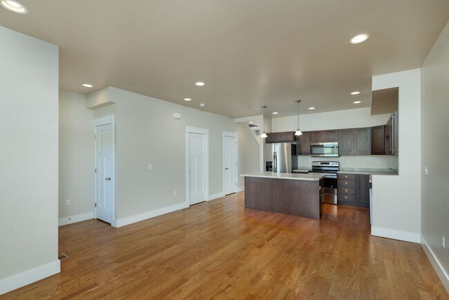 Building Photo - 3380 Davis Ln