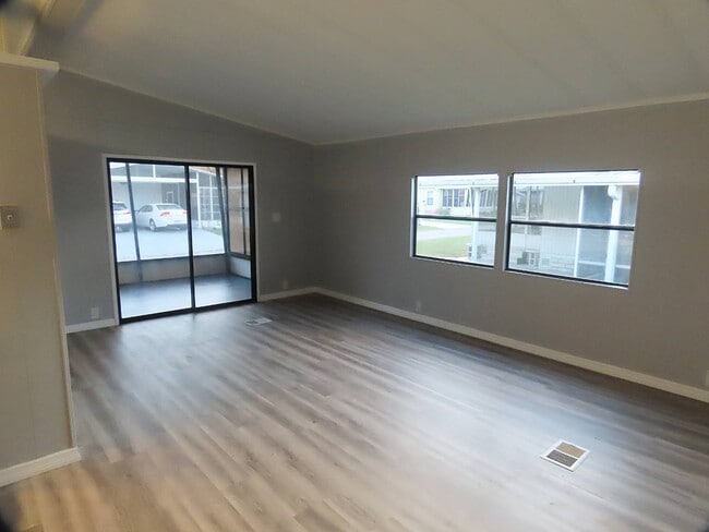 Building Photo - 1061 Quail Dr