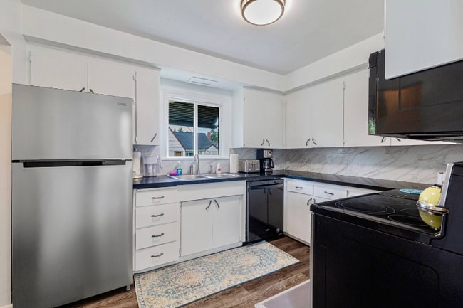 Building Photo - 8542 S 121st St