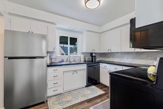 Building Photo - 8542 S 121st St