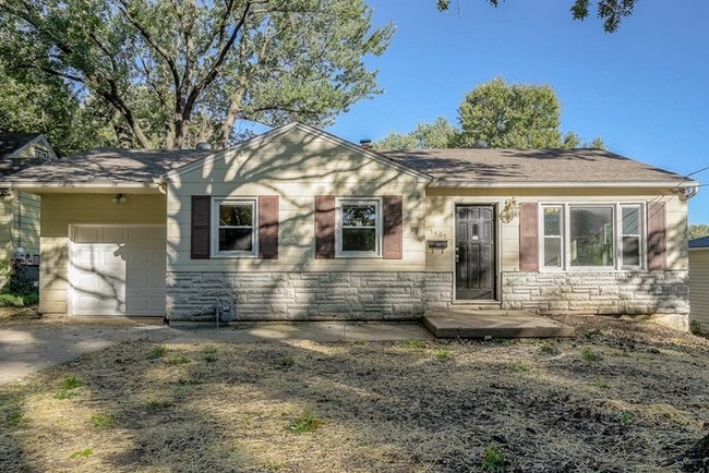 Primary Photo - 5405 Woodson Rd
