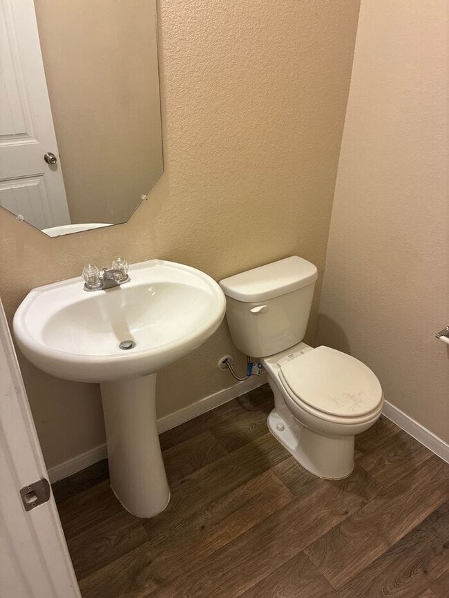 Building Photo - **Move-In Bonus! $500 Amazon Gift Card with 12-Month Lease at Current Rent**