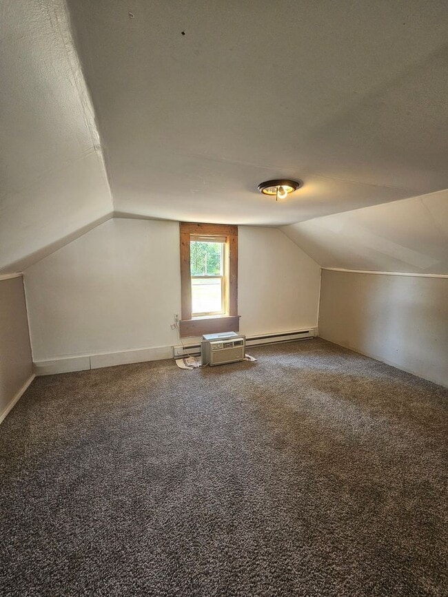 Building Photo - 2 BED | 1 BATH | HOME | CENTRALLY LOCATED ...