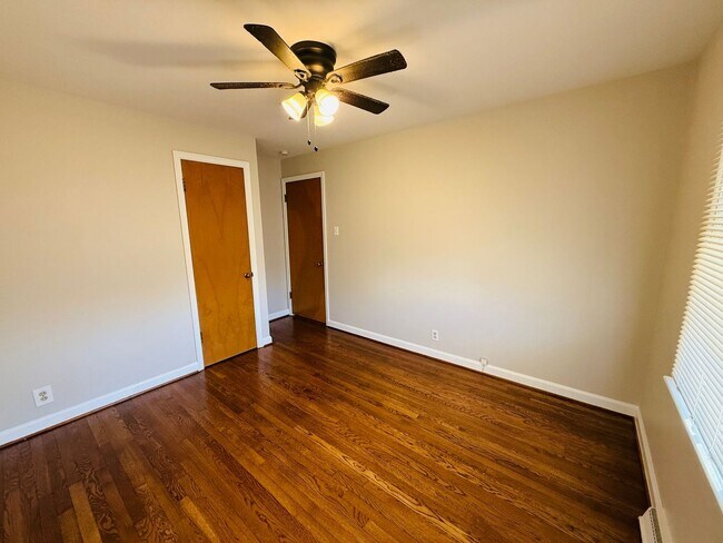 Building Photo - Spacious 3 bedroom home for Rent in Bellefontaine Neighbors