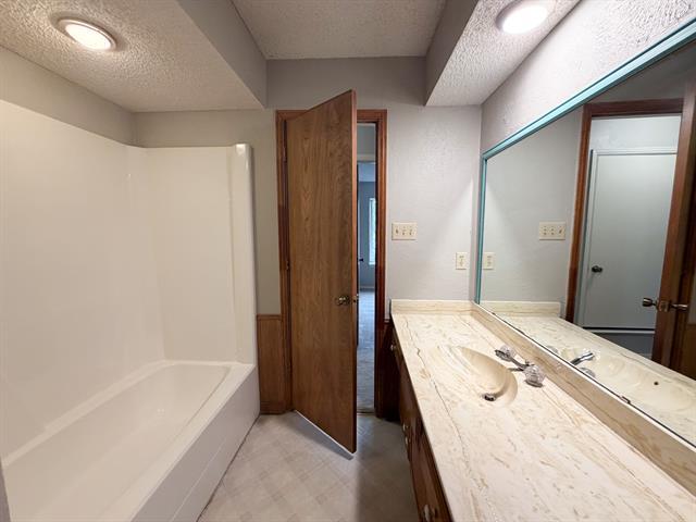 Building Photo - 1103 Scarlet Oaks Cir